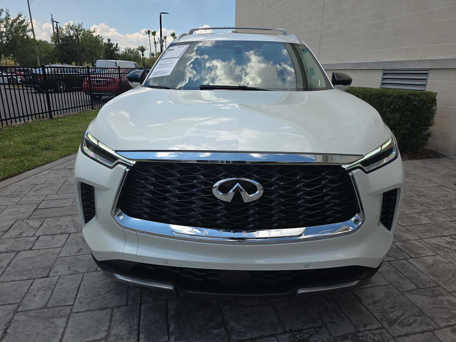 2025 INFINITI QX60 SENSORY