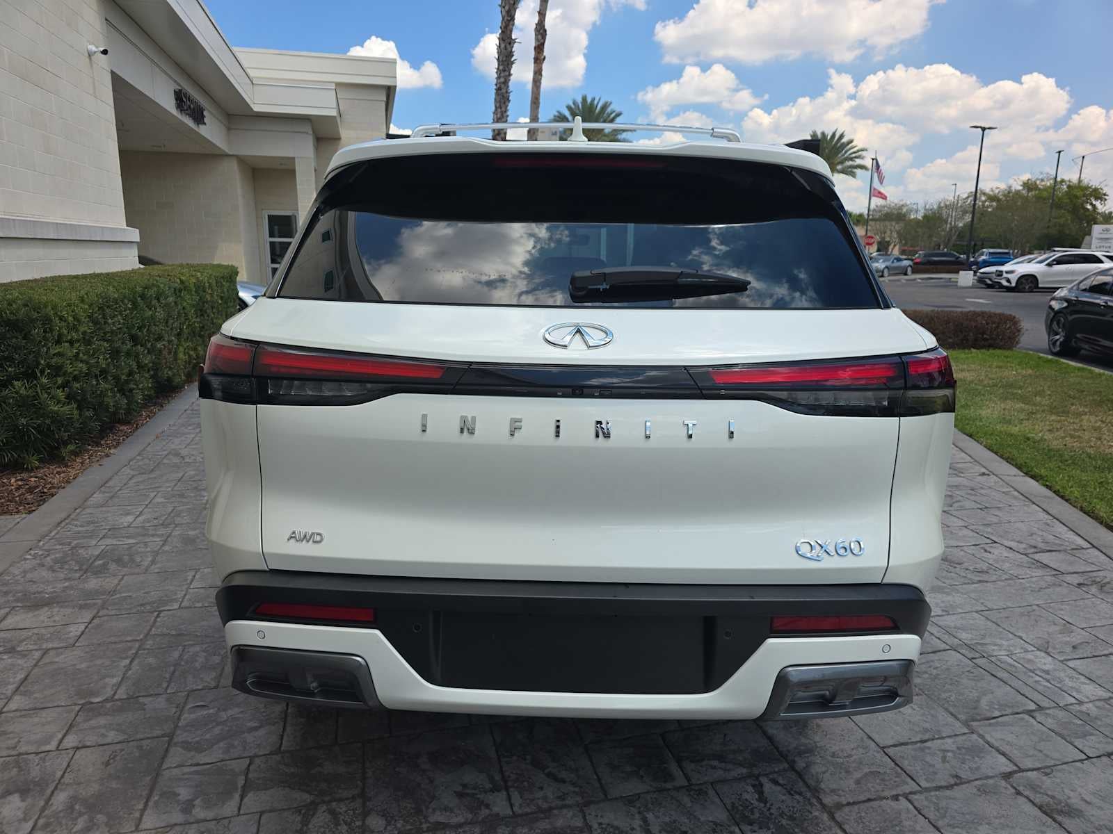 2025 INFINITI QX60 SENSORY