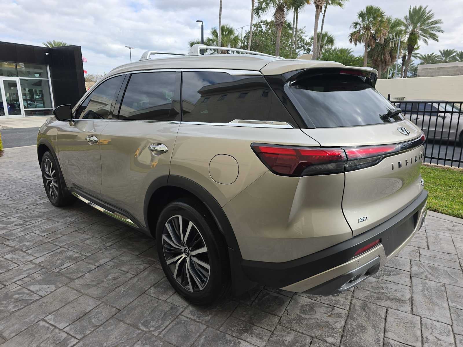 2025 INFINITI QX60 SENSORY