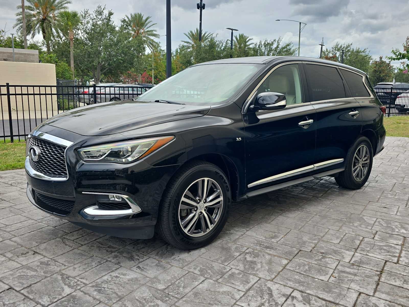 2017 INFINITI QX60 AWD