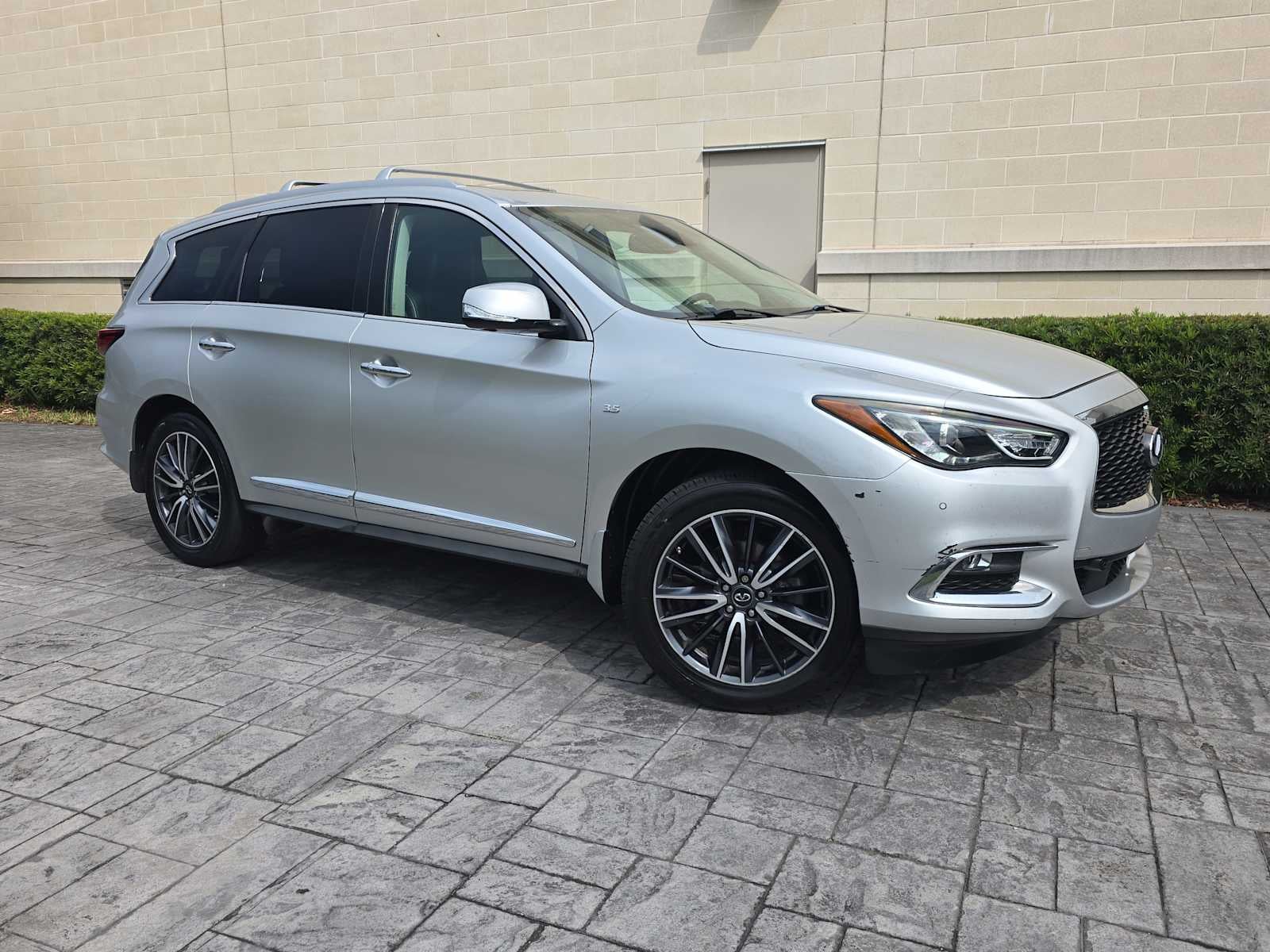 2019 INFINITI QX60 LUXE