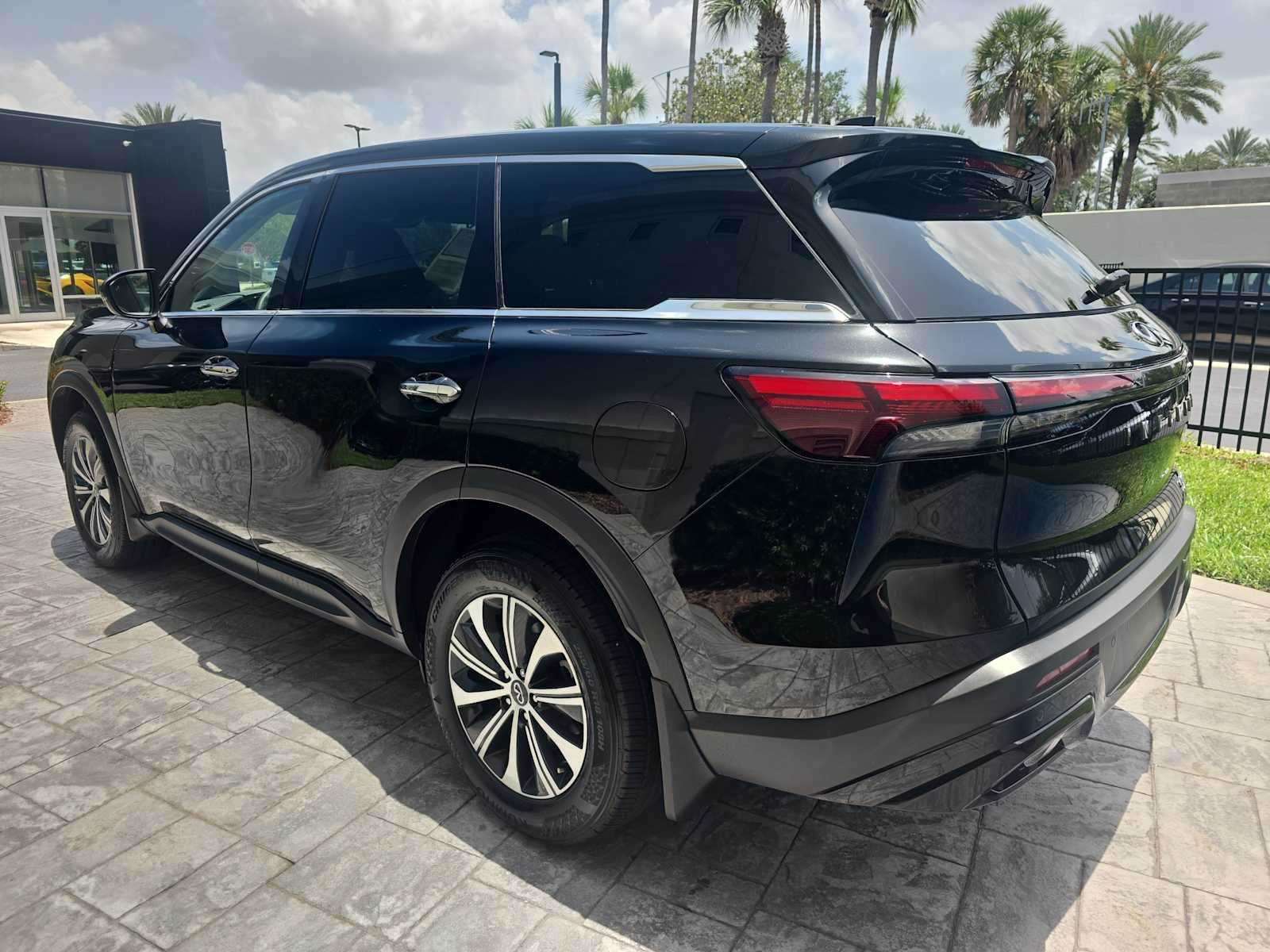 2023 INFINITI QX60 PURE