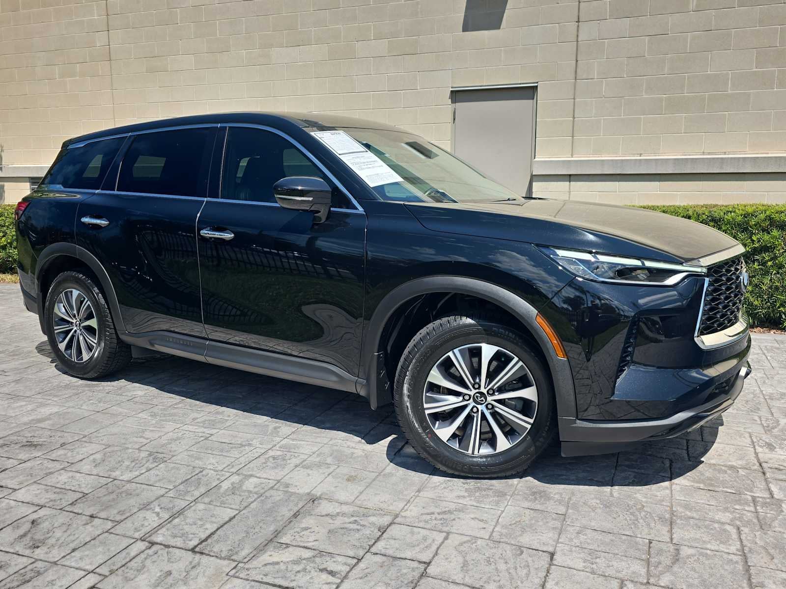 2023 INFINITI QX60 PURE