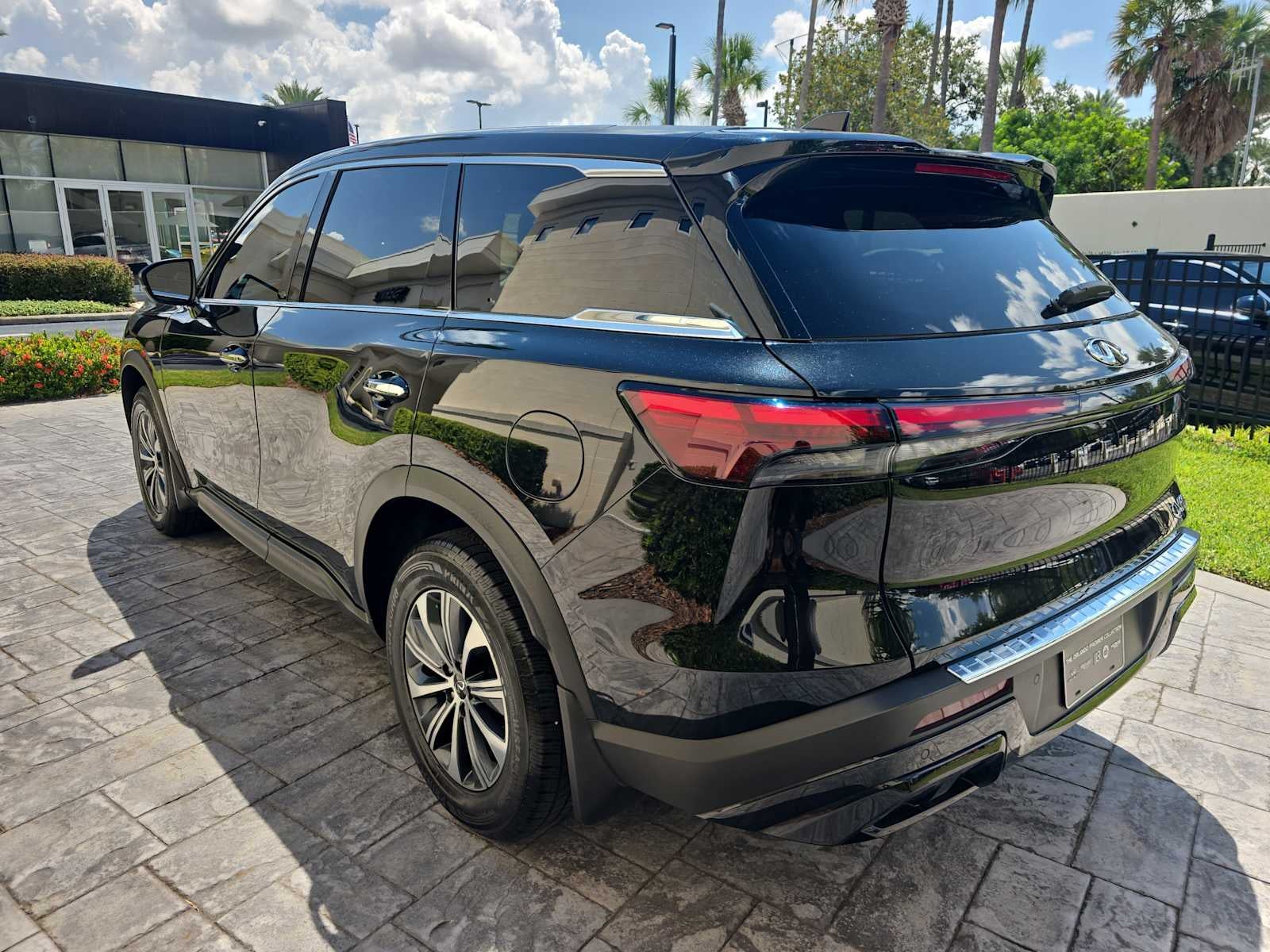 2023 INFINITI QX60 PURE