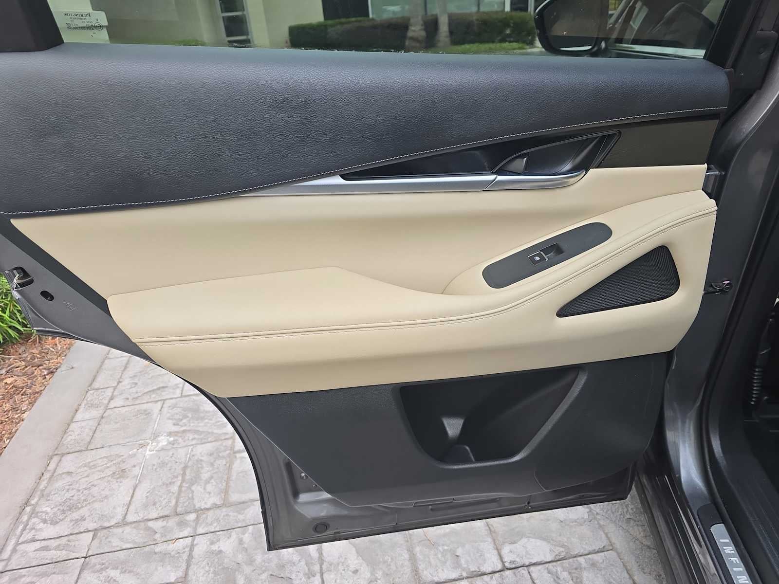 2023 INFINITI QX60 PURE