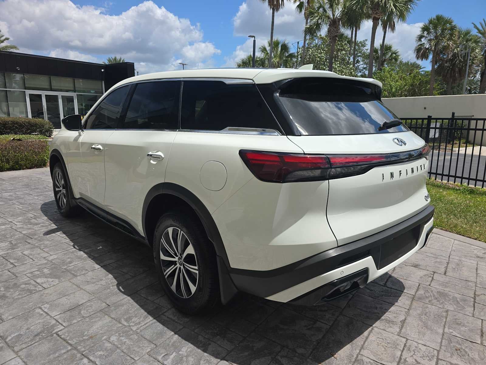 2024 INFINITI QX60 PURE