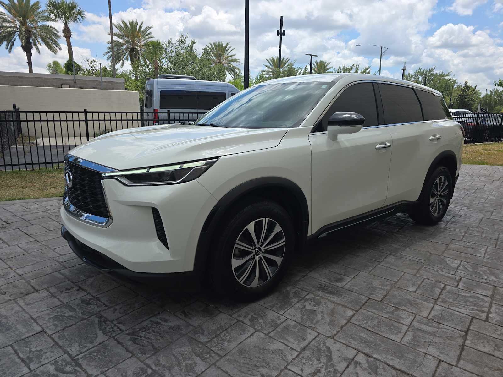 2024 INFINITI QX60 PURE