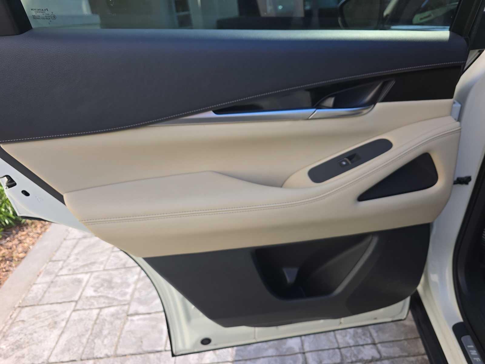 2023 INFINITI QX60 PURE