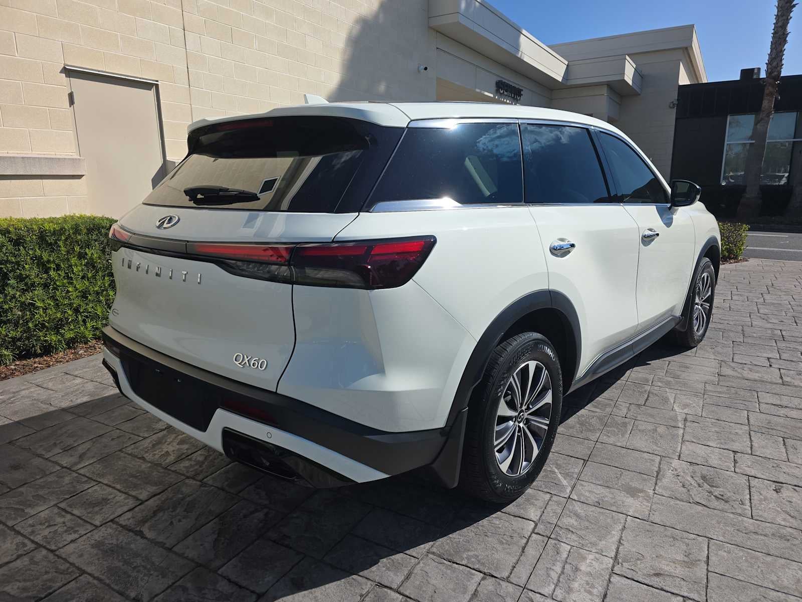 2023 INFINITI QX60 PURE