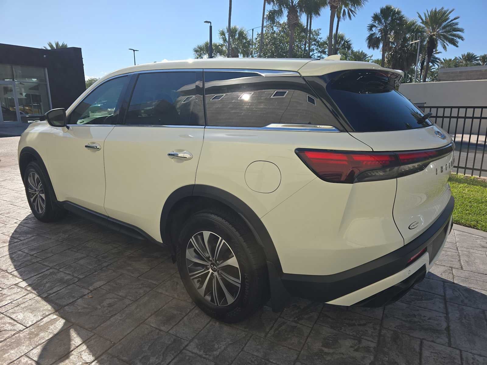 2023 INFINITI QX60 PURE