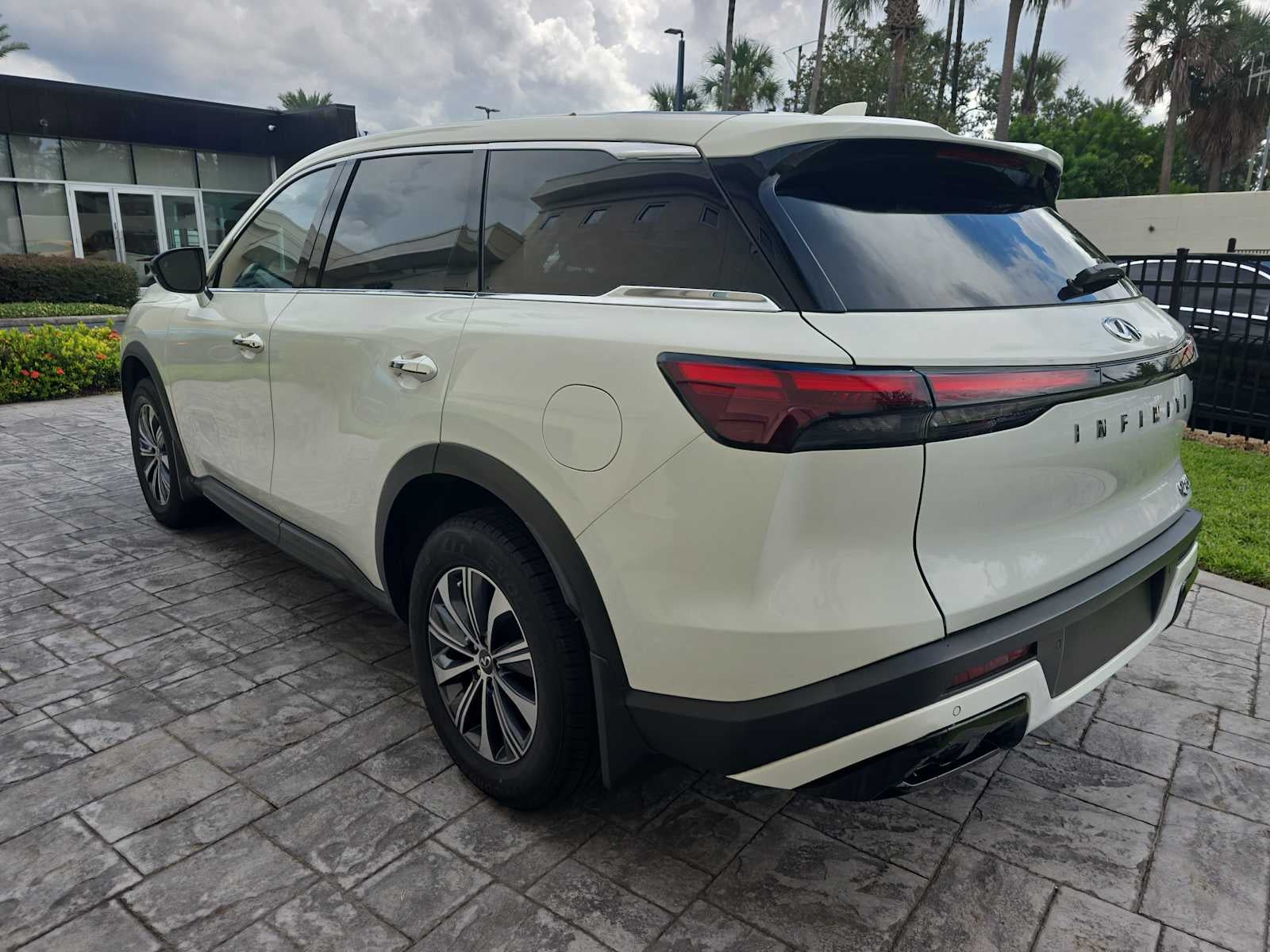 2024 INFINITI QX60 PURE