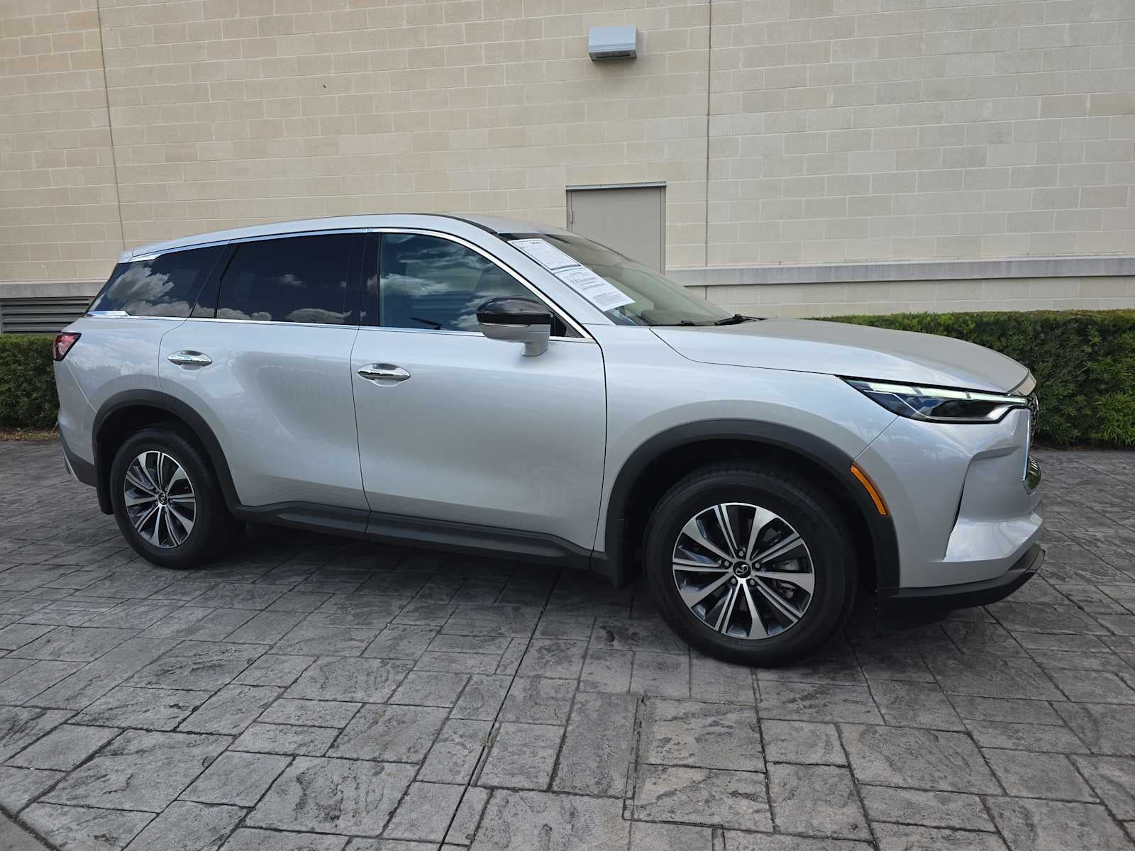 2023 INFINITI QX60 PURE
