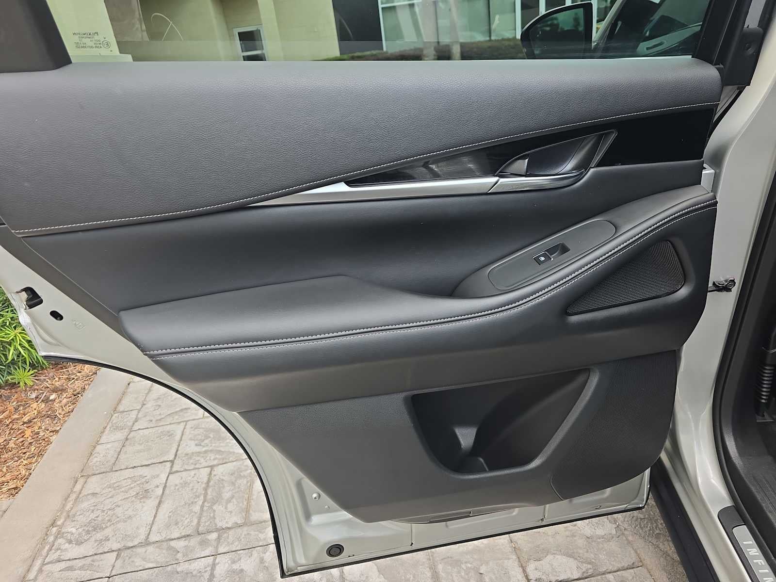 2023 INFINITI QX60 PURE