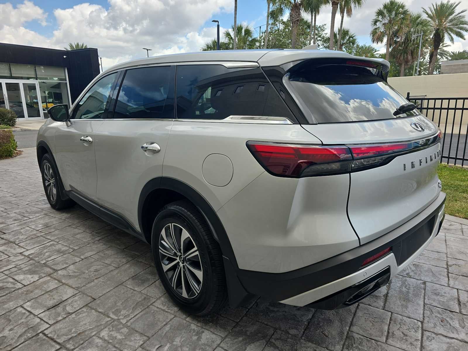 2023 INFINITI QX60 PURE