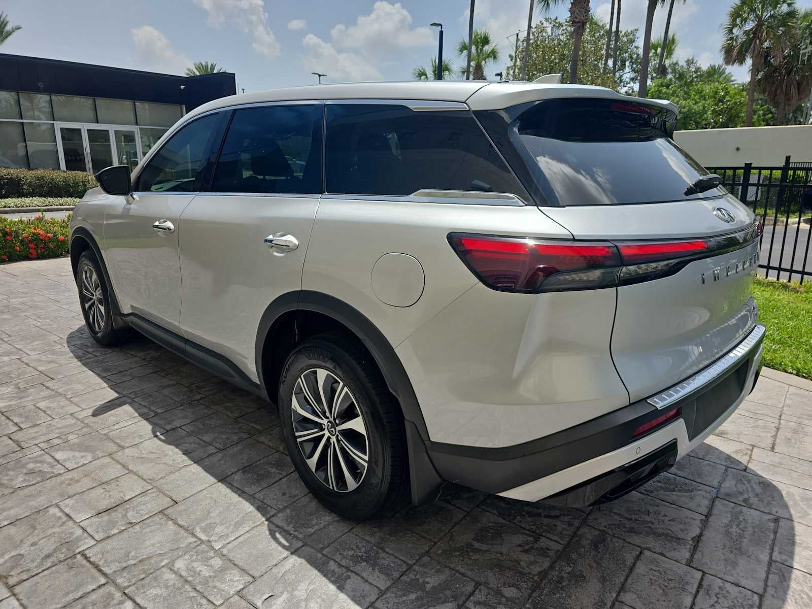 2023 INFINITI QX60 PURE