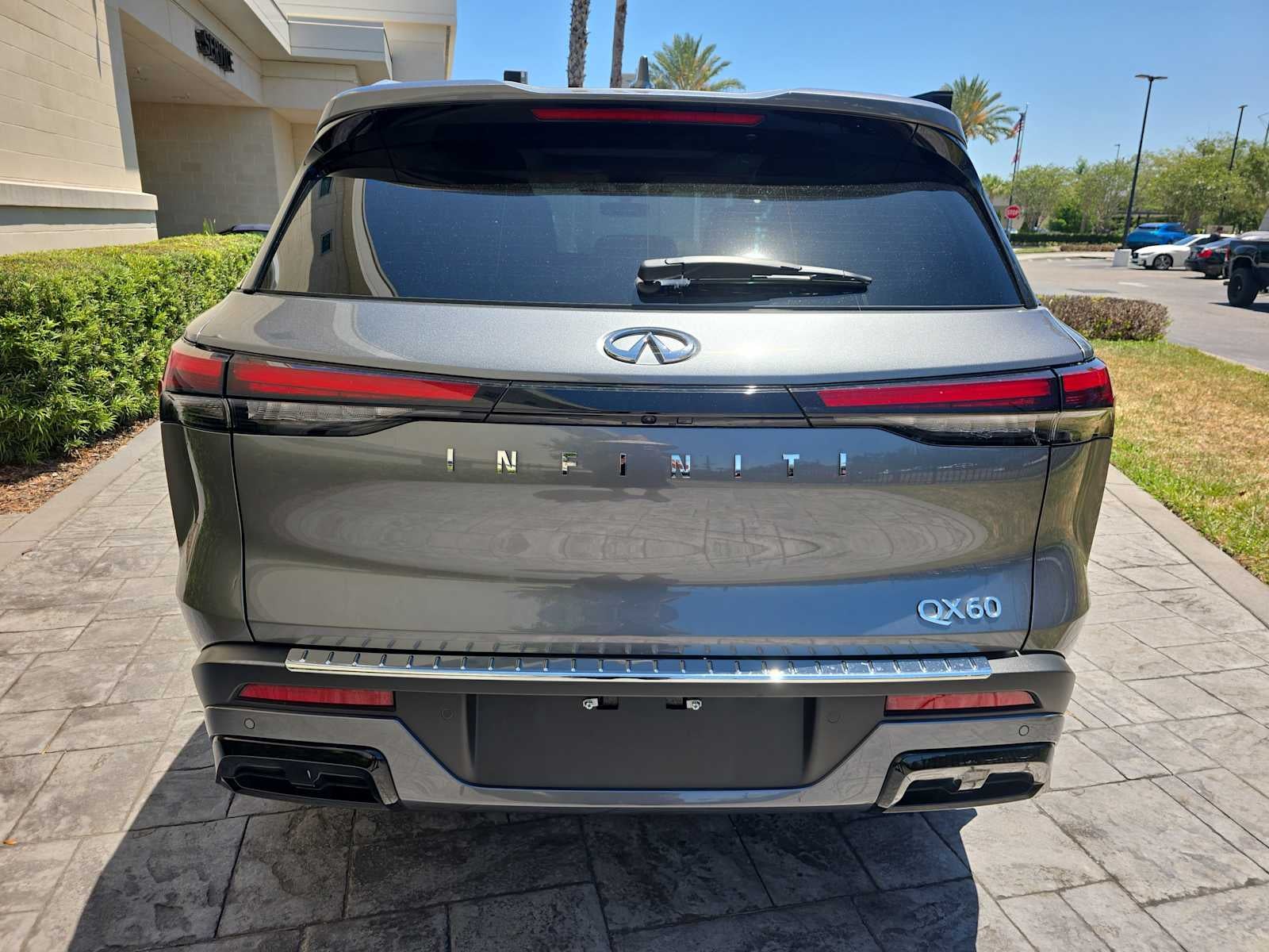 2023 INFINITI QX60 LUXE
