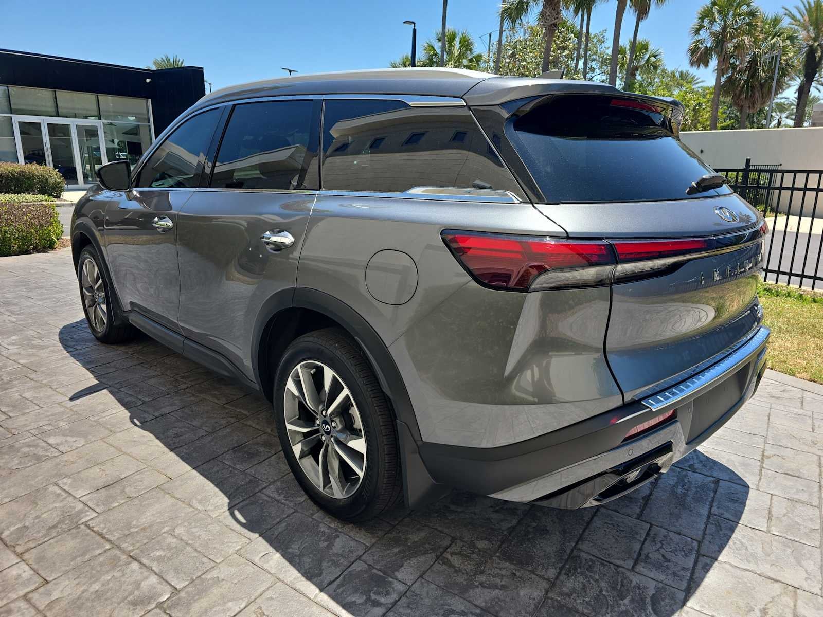 2023 INFINITI QX60 LUXE