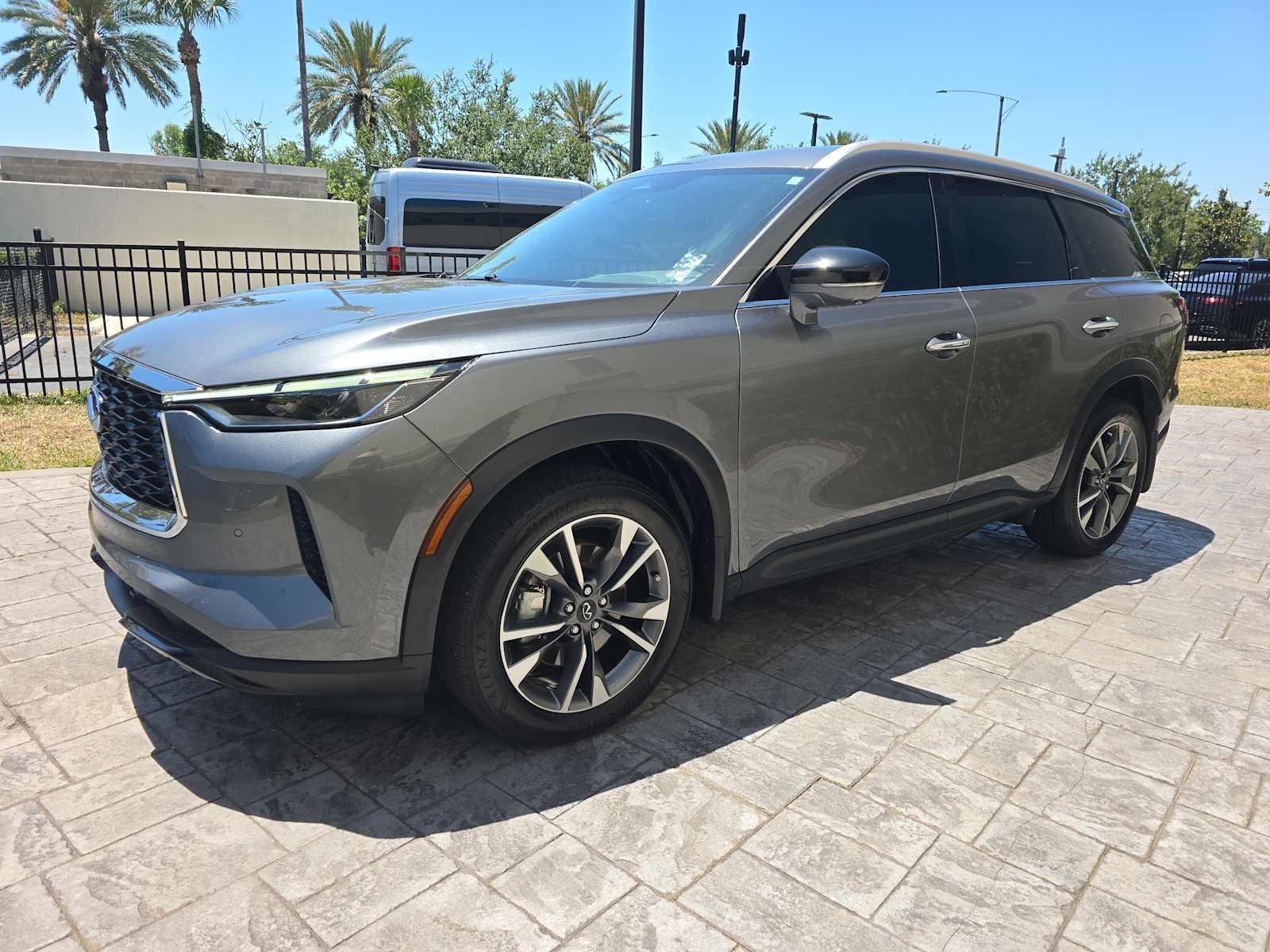 2023 INFINITI QX60 LUXE