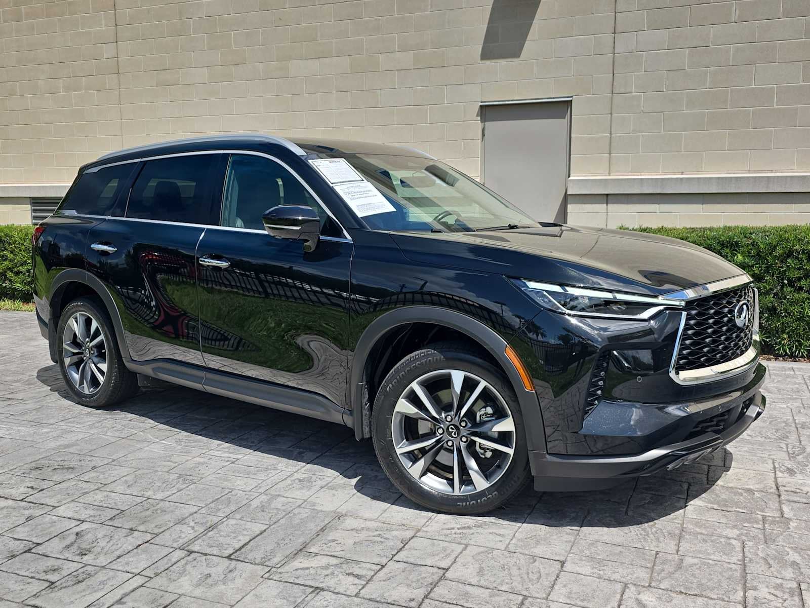2023 INFINITI QX60 LUXE