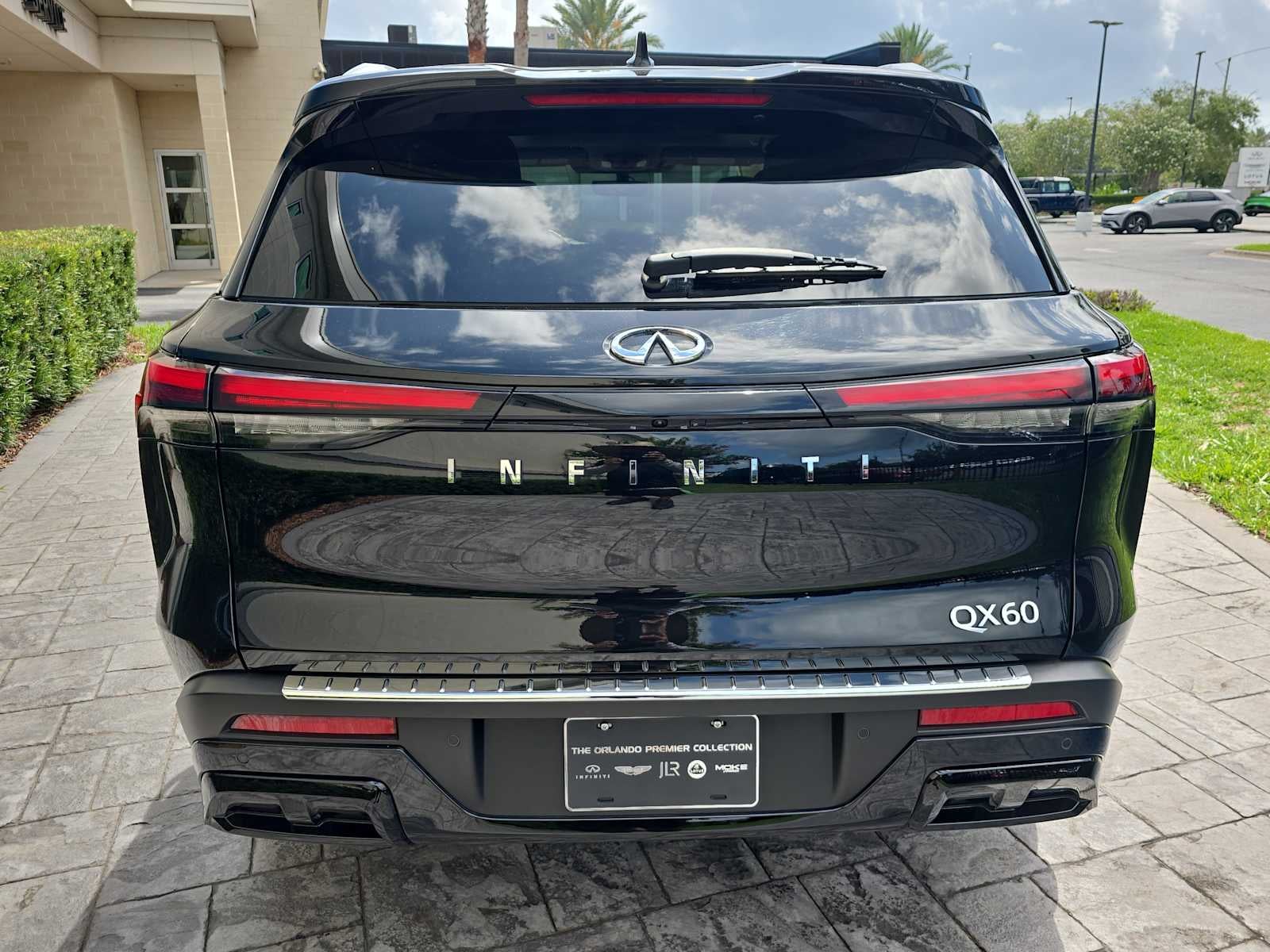 2023 INFINITI QX60 LUXE