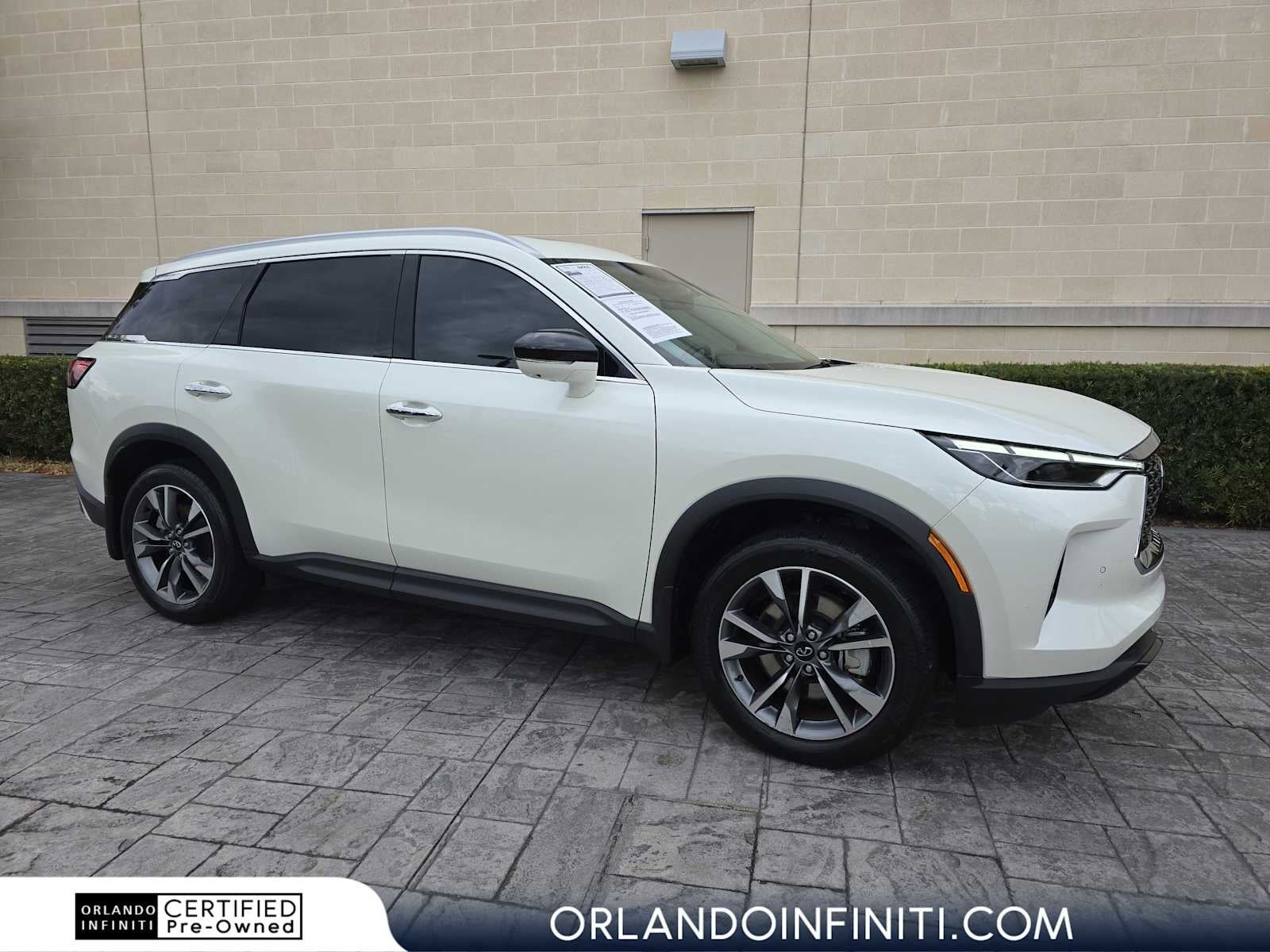 2023 INFINITI QX60 LUXE