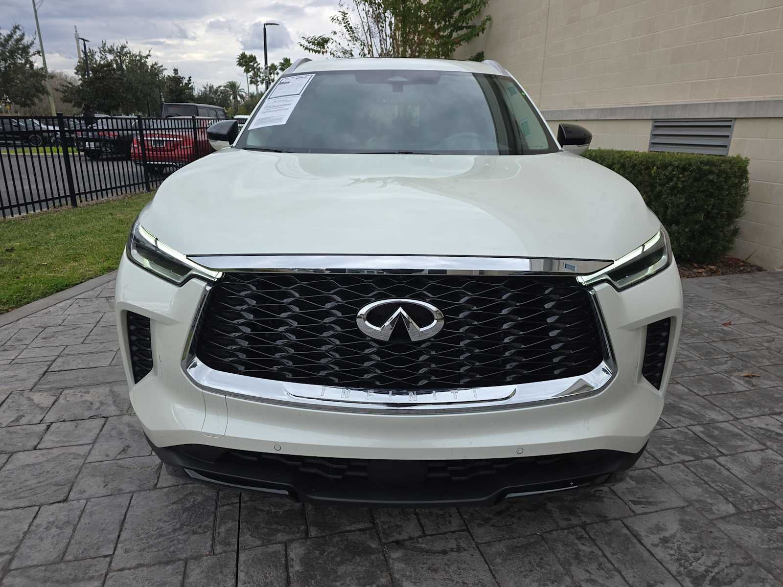 2023 INFINITI QX60 LUXE