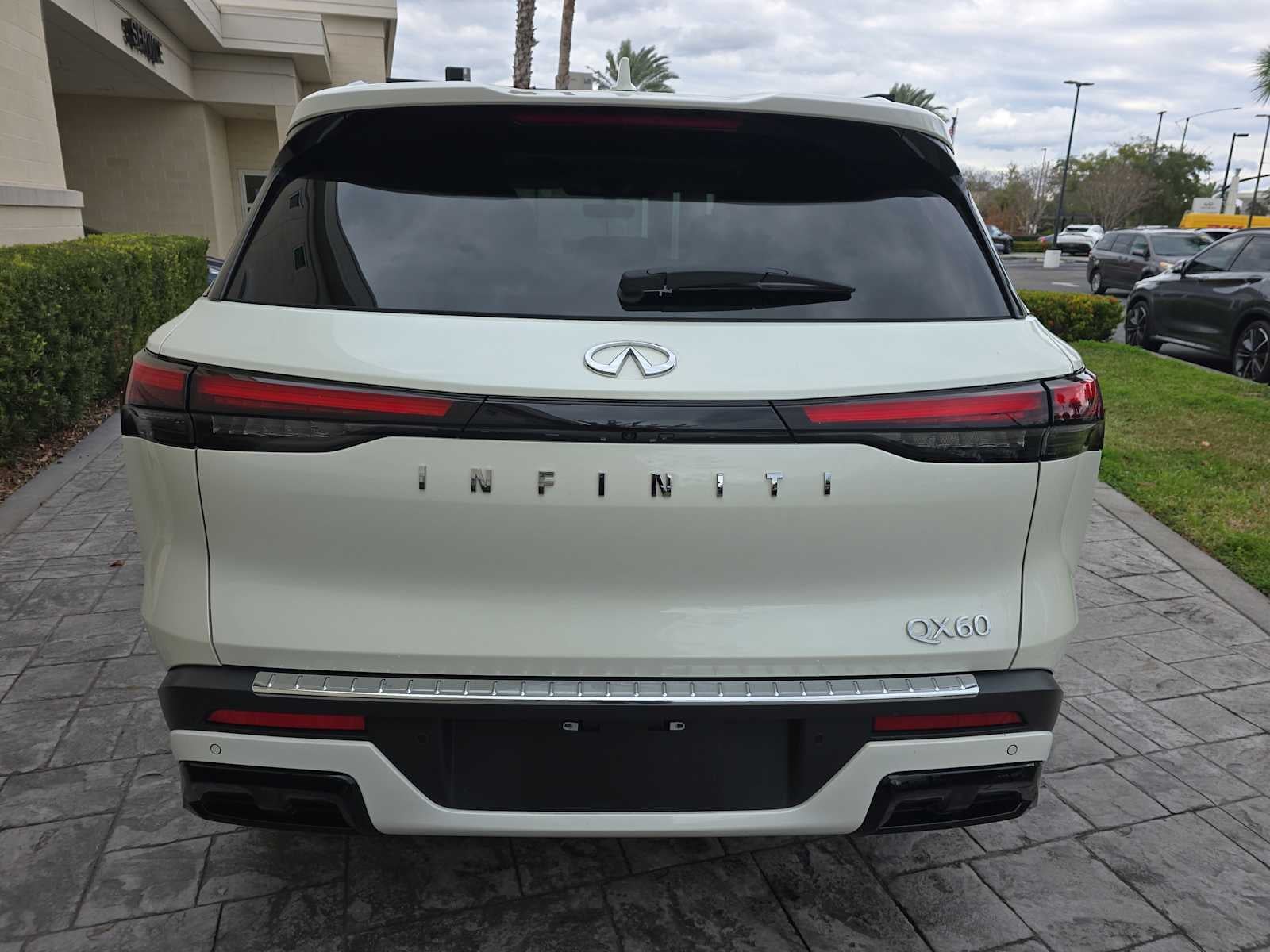 2023 INFINITI QX60 LUXE