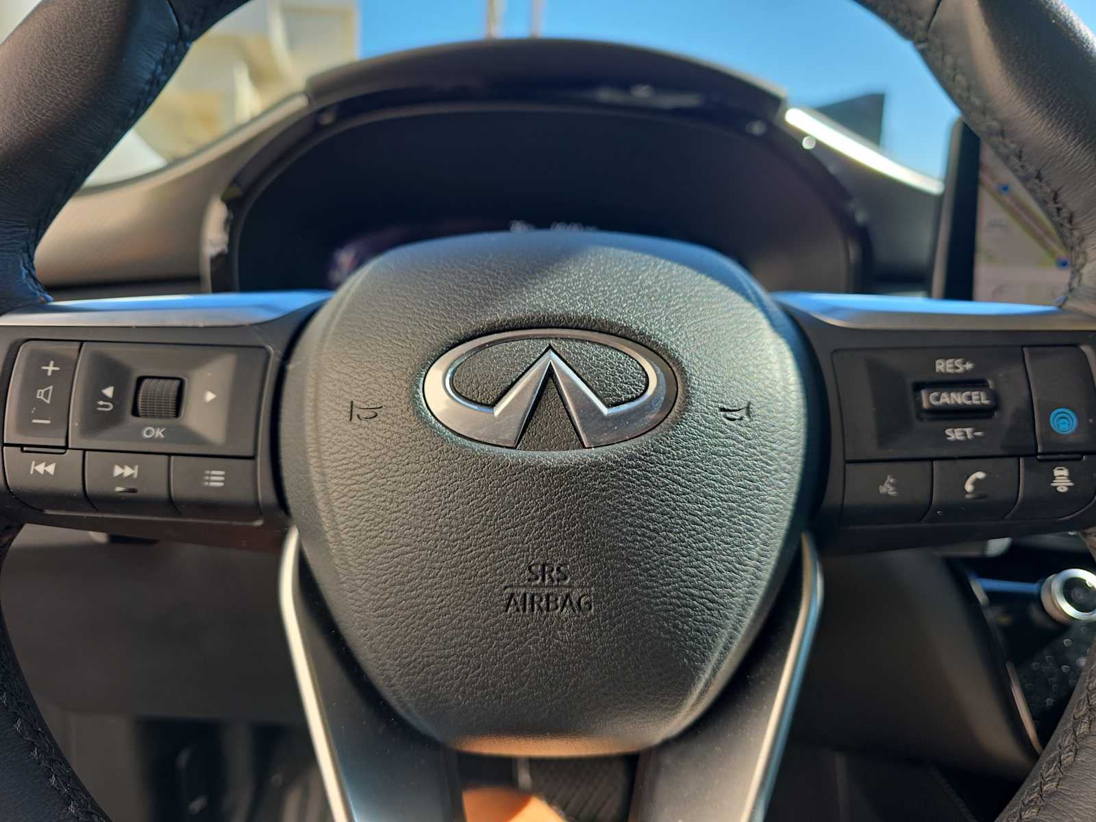 2023 INFINITI QX60 LUXE