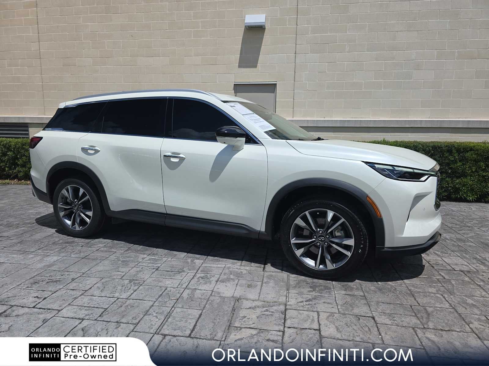 2023 INFINITI QX60 LUXE