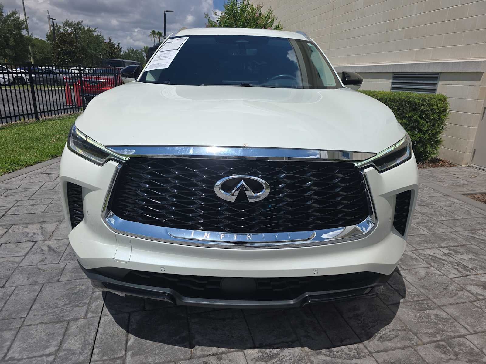 2023 INFINITI QX60 LUXE