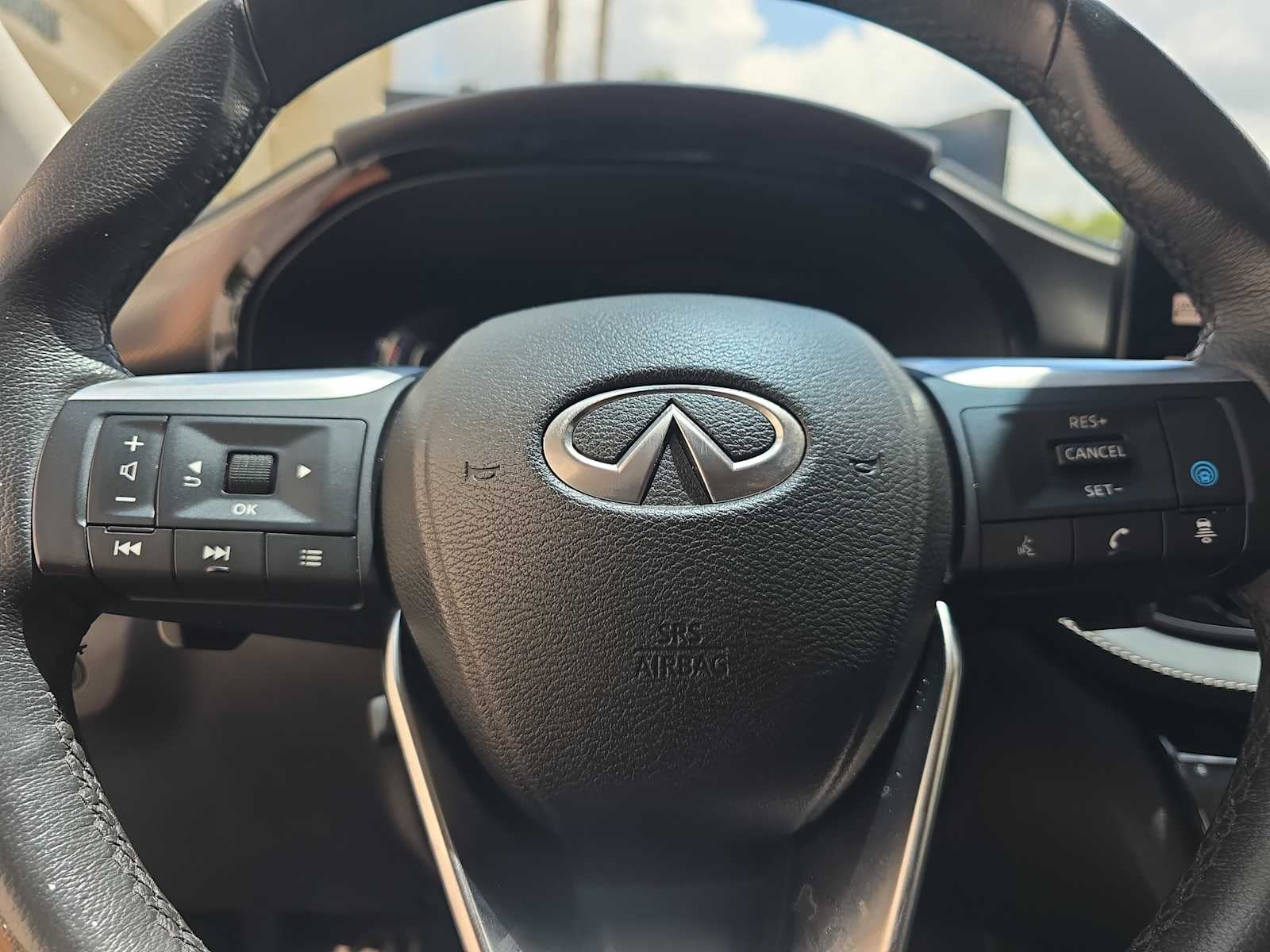 2023 INFINITI QX60 LUXE
