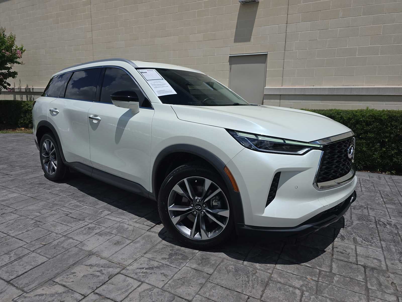 2023 INFINITI QX60 LUXE