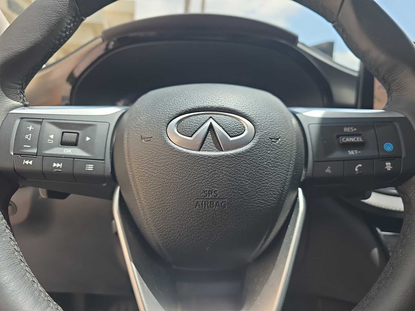 2023 INFINITI QX60 LUXE