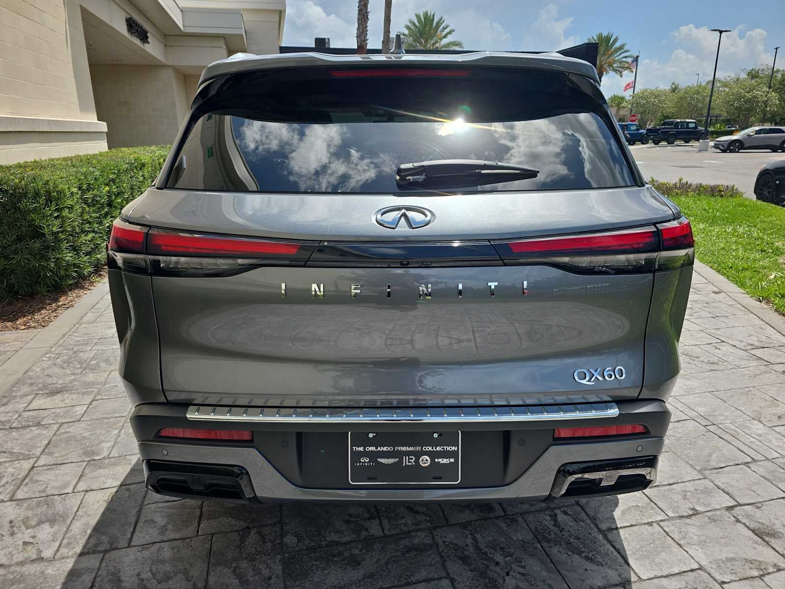 2023 INFINITI QX60 LUXE