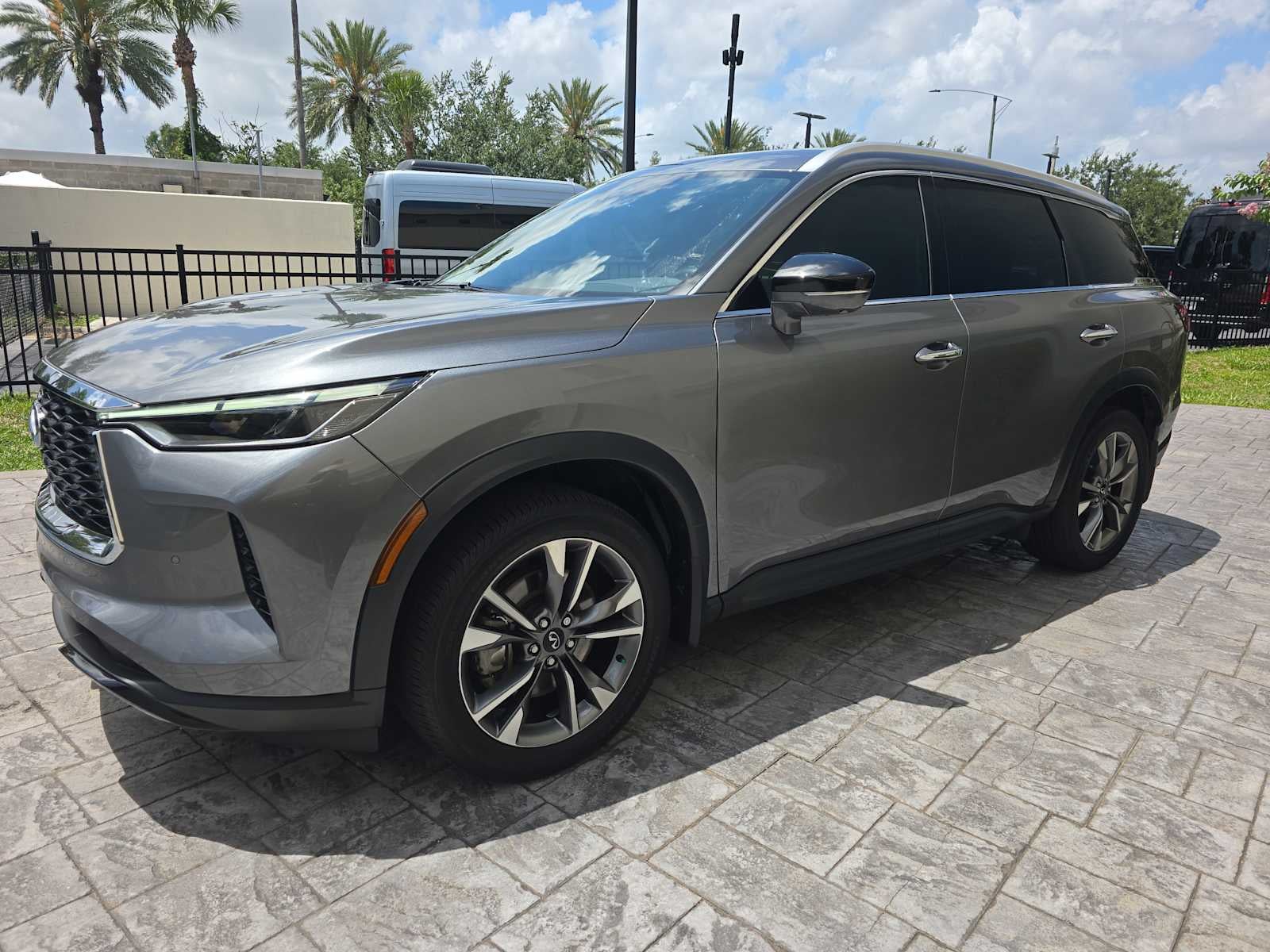 2023 INFINITI QX60 LUXE