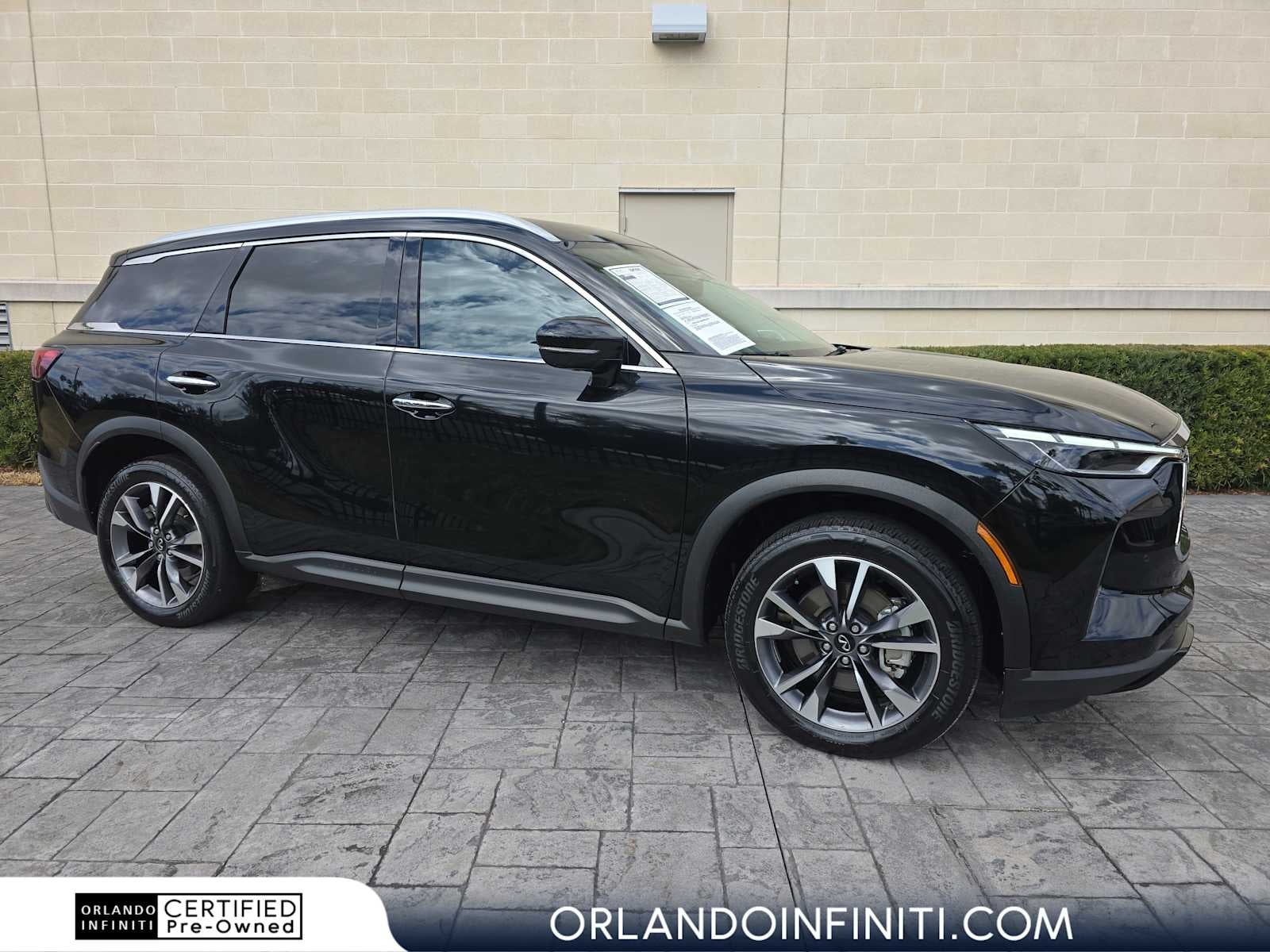 2023 INFINITI QX60 LUXE