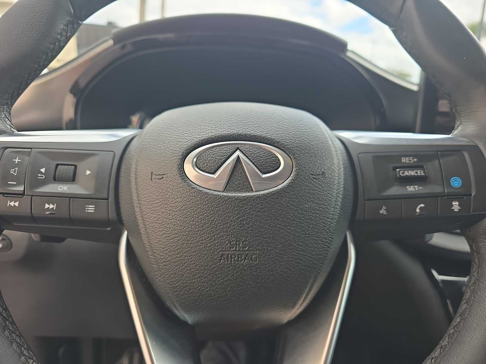 2023 INFINITI QX60 LUXE