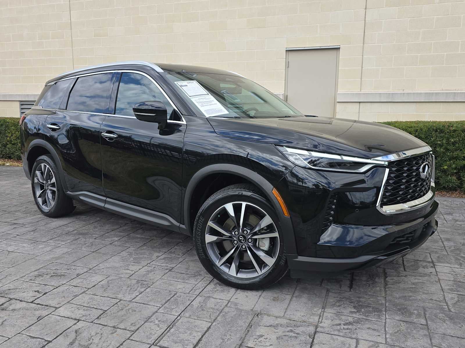 2023 INFINITI QX60 LUXE