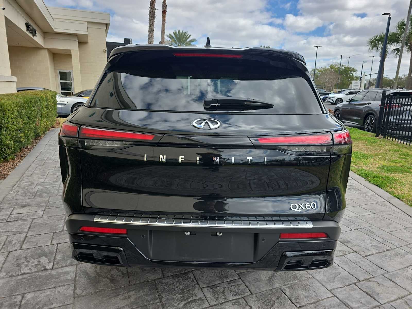 2023 INFINITI QX60 LUXE