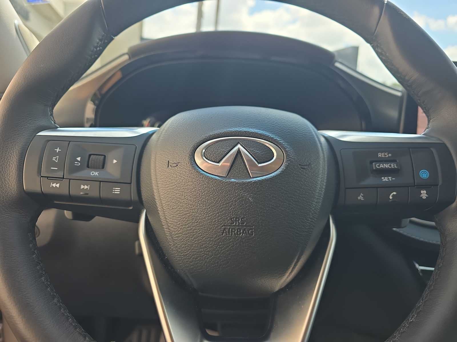 2023 INFINITI QX60 LUXE