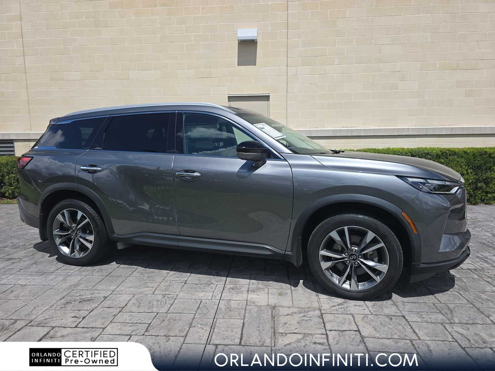 2023 INFINITI QX60 LUXE