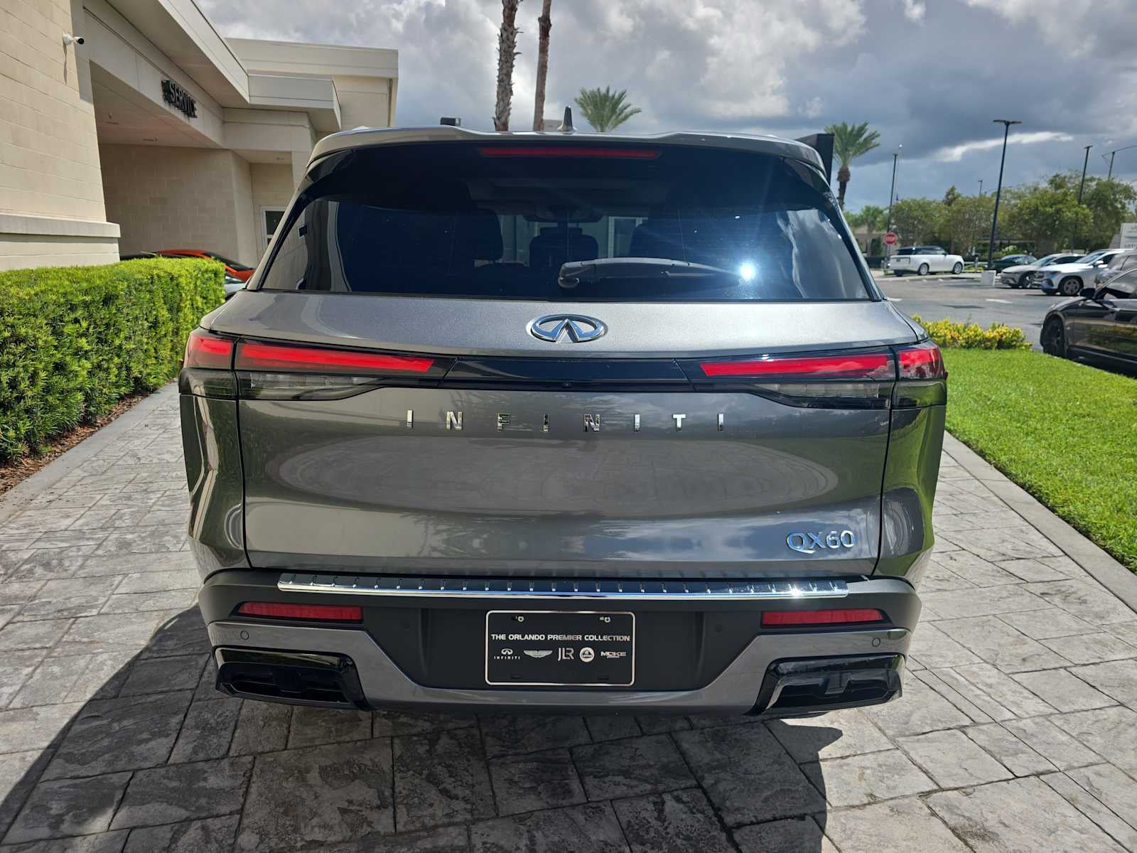 2023 INFINITI QX60 LUXE