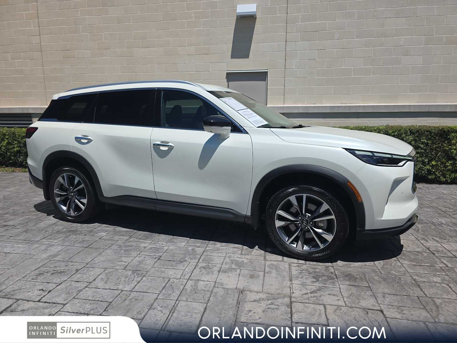 2023 INFINITI QX60 LUXE