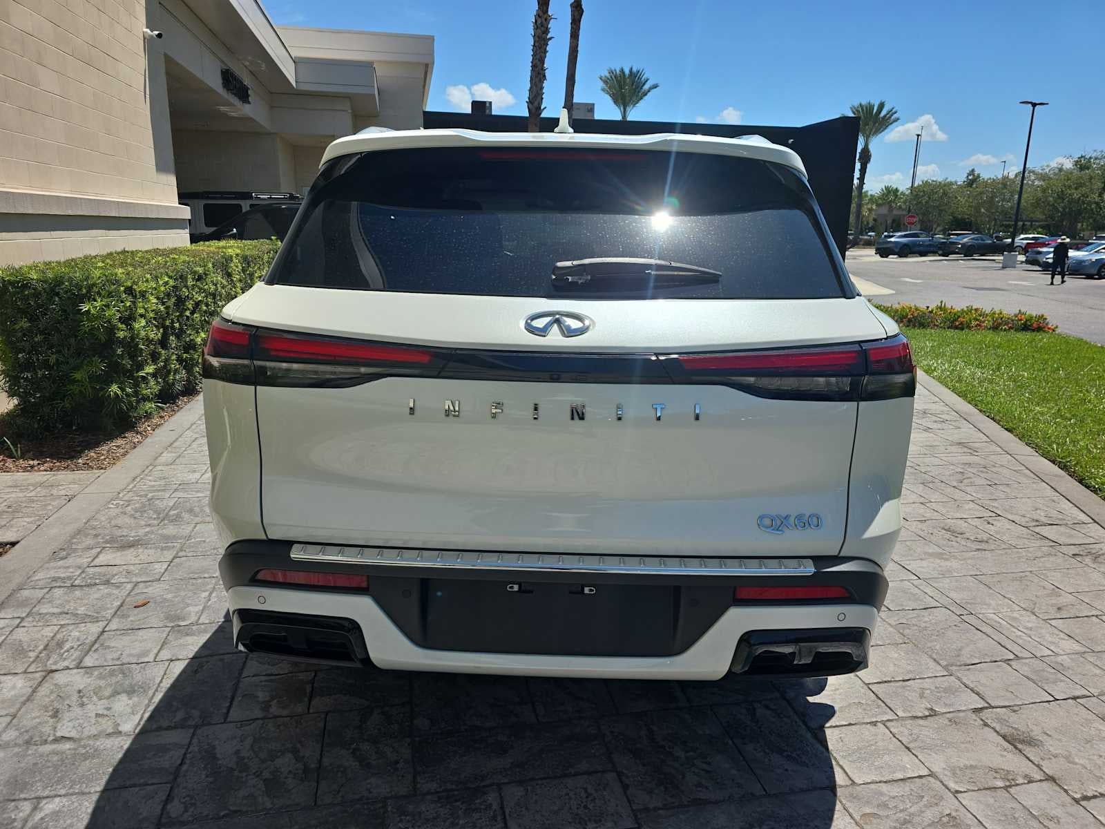 2023 INFINITI QX60 LUXE