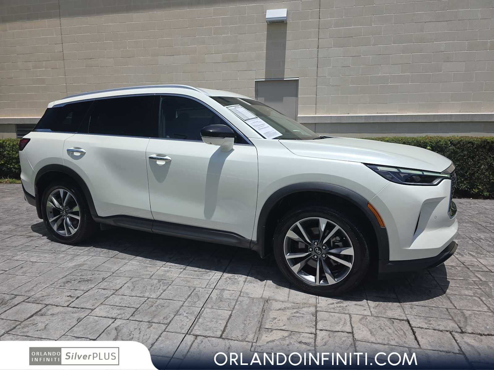 2023 INFINITI QX60 LUXE