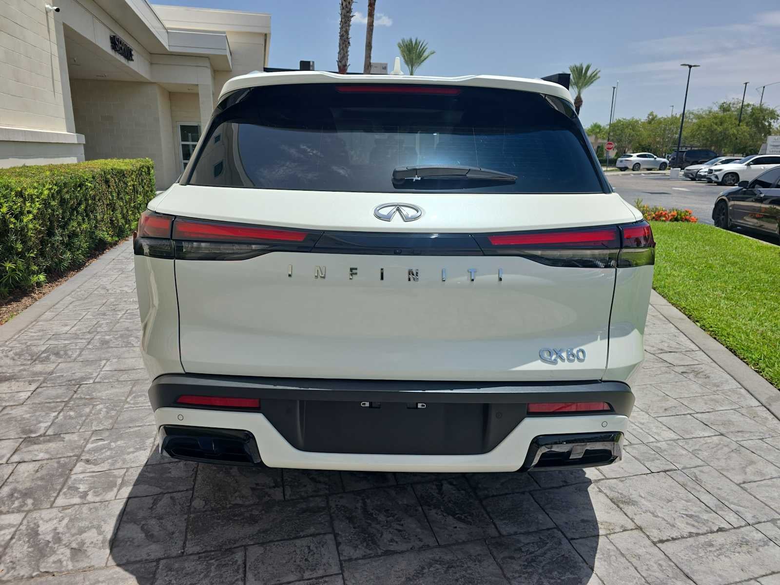 2023 INFINITI QX60 LUXE