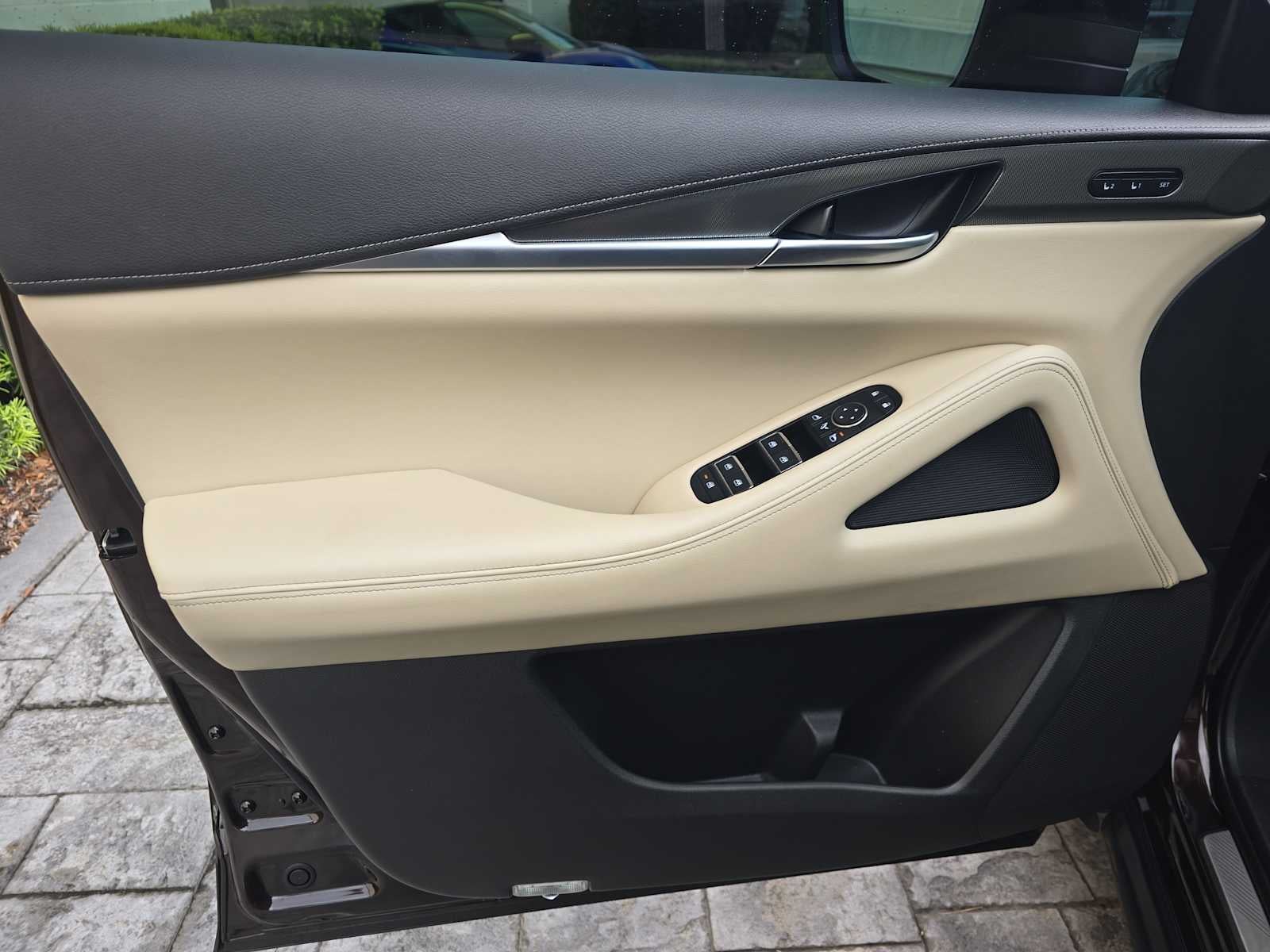 2022 INFINITI QX60 LUXE