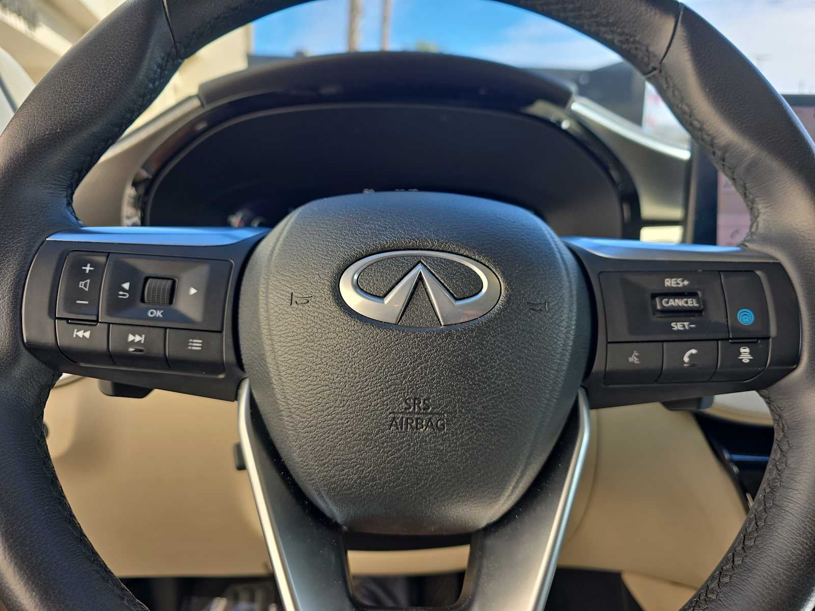 2023 INFINITI QX60 LUXE