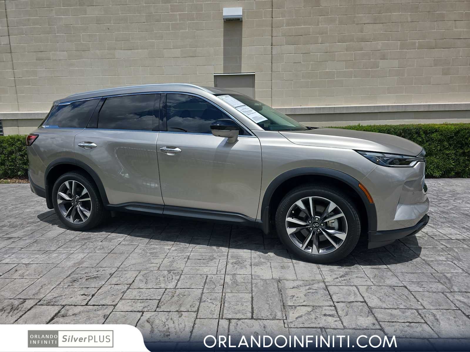 2023 INFINITI QX60 LUXE