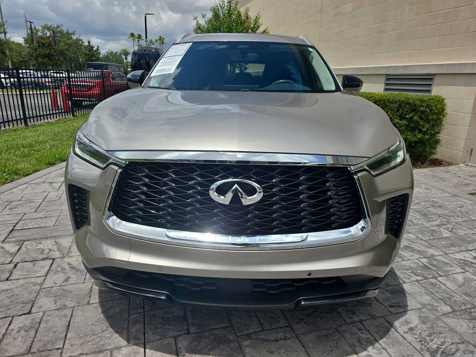2023 INFINITI QX60 LUXE
